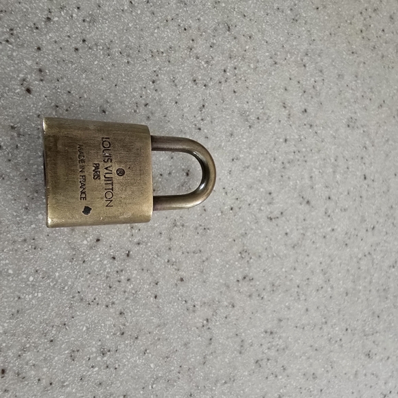 Luis Vuitton lock w/o key - Picture 2 of 2